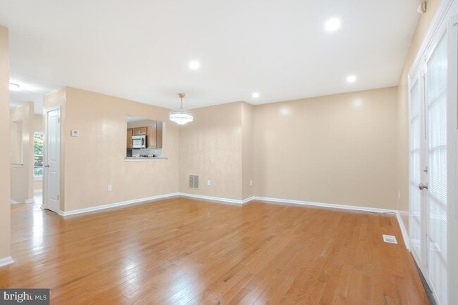 Building Photo - 8 Almanac Ct