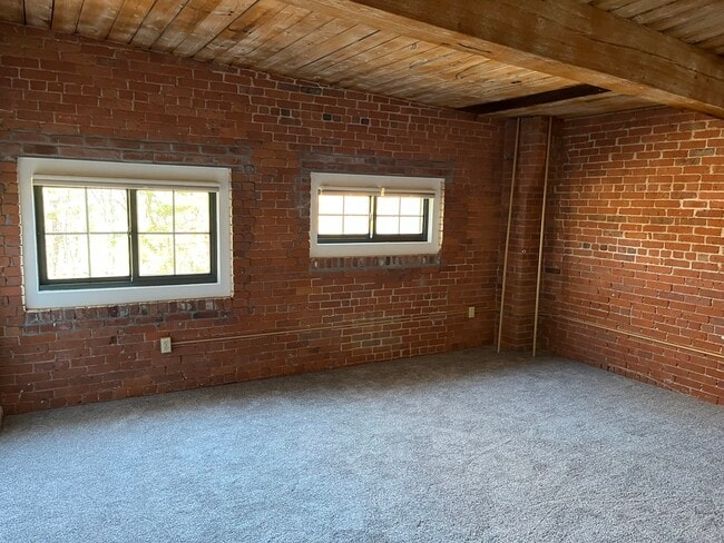 Building Photo - 25 Higgins St