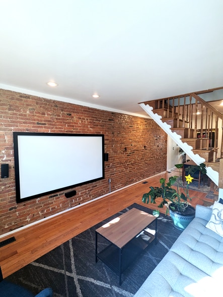 Beautiful historic brick wal exposed - 1138 Day St