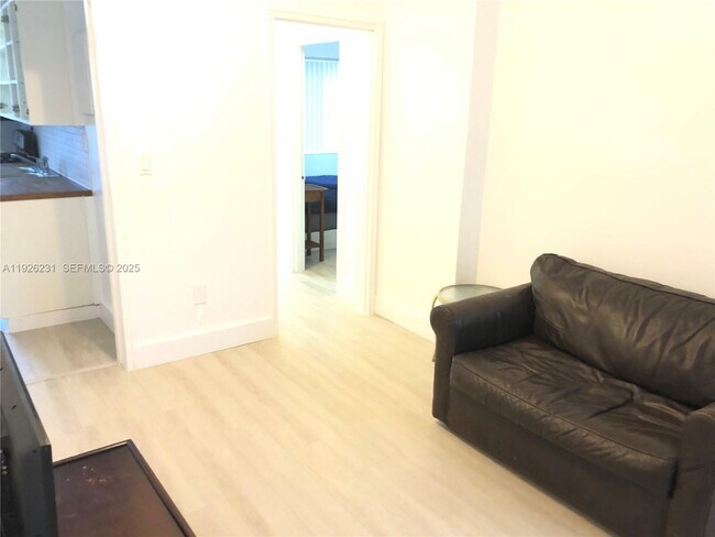 Building Photo - 8340 Crespi Blvd