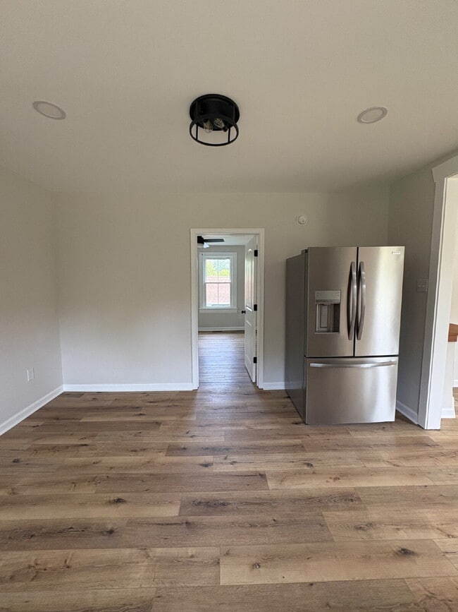 Building Photo - Stand alone home in Madison Heights close to everything.