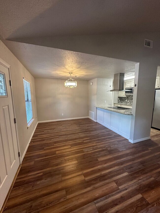 Building Photo - Total Remodel 3bed, 2bath, 2car in S Norman