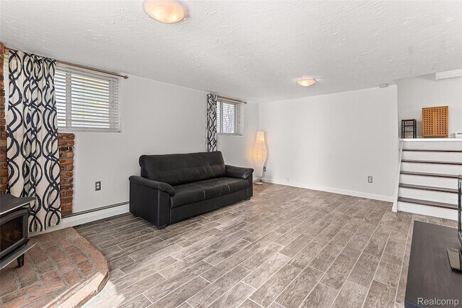 Building Photo - 25690 Glamorgan Dr