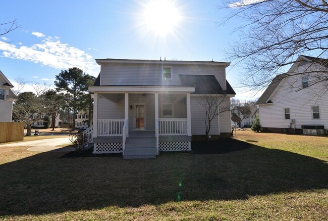 Building Photo - 3924 Hampton Dr