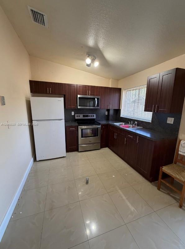 Building Photo - 28364 SW 140th Pl