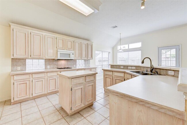Building Photo - 16206 Waiting Spring Cir