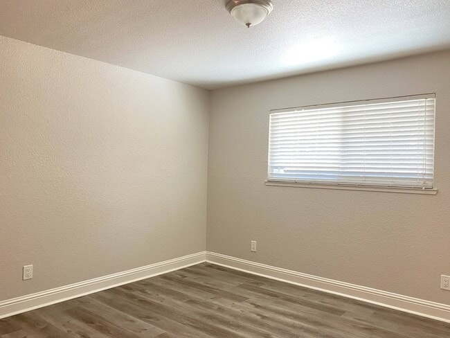 Building Photo - 3020 Olive Glen Ct