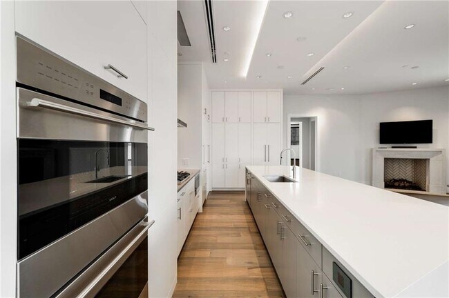 Building Photo - 3376 Peachtree Rd NE