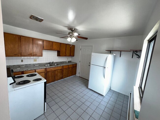 Building Photo - BENTON