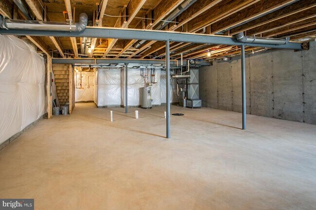 Building Photo - 665 Levering St