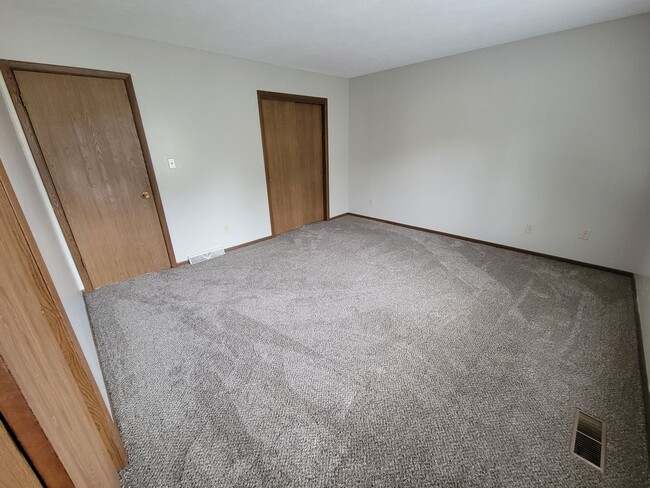 Building Photo - Near Med Center 2 Bedroom, 1.5 Bathroom To...