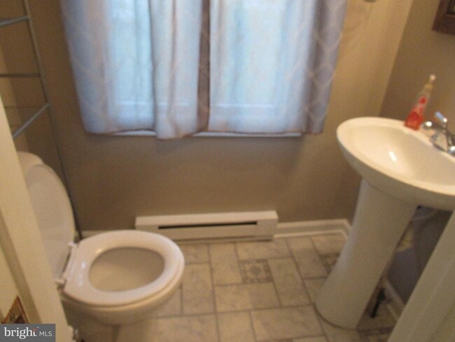 Building Photo - 203 W 5th Ave