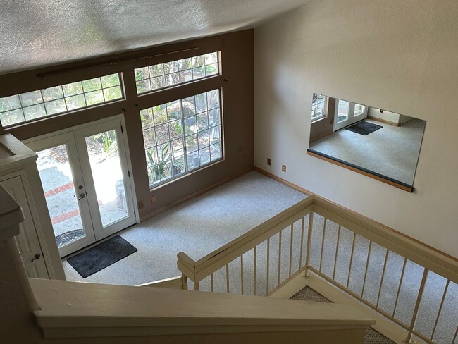 Building Photo - Two bedroom condo with view of ocean