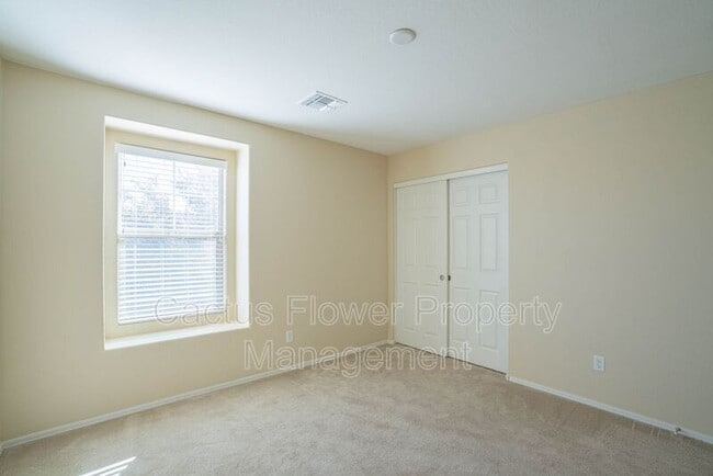 Building Photo - 533 N Ranger Trail