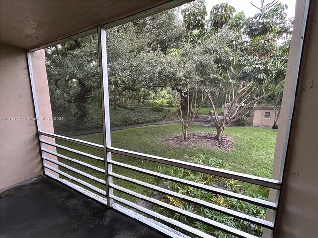 Building Photo - 9410 Live Oak Pl