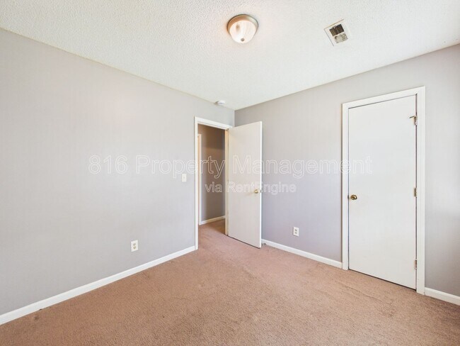 Building Photo - 7115 Bales Ave