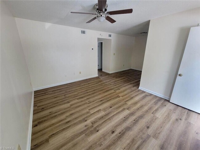 Building Photo - 3985 Nc 268 Highway E Unit