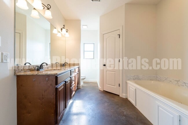 Building Photo - Great Neighborhood!