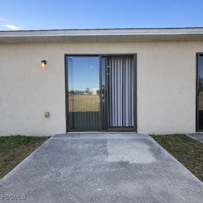 Building Photo - 2141 SW 8th Pl