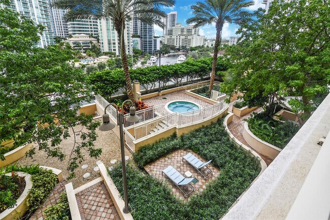 Building Photo - 511 SE 5 Ave