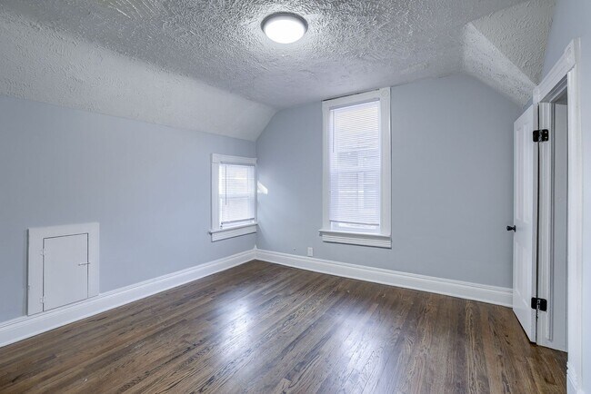 Building Photo - 2411 Emmet St
