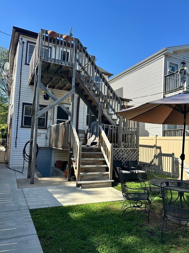 Building Photo - 5419 N Ravenswood Ave