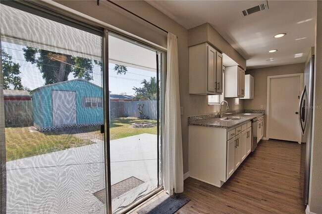 Building Photo - 1056 Venetian Pkwy