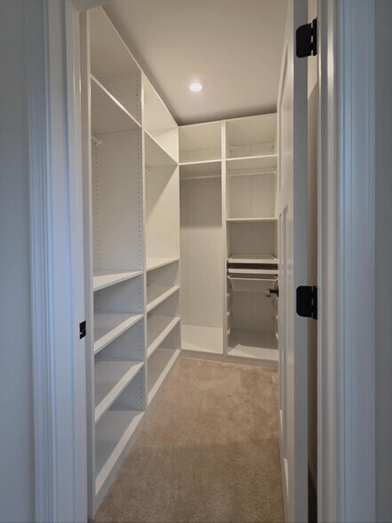 Bed 1 Walk-in Closet - 4915 Sheridan St