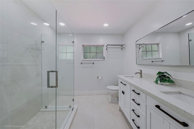 Building Photo - 5209 Riviera Dr