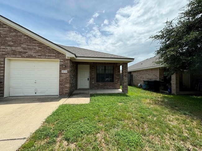Primary Photo - 207 B Andy Ln