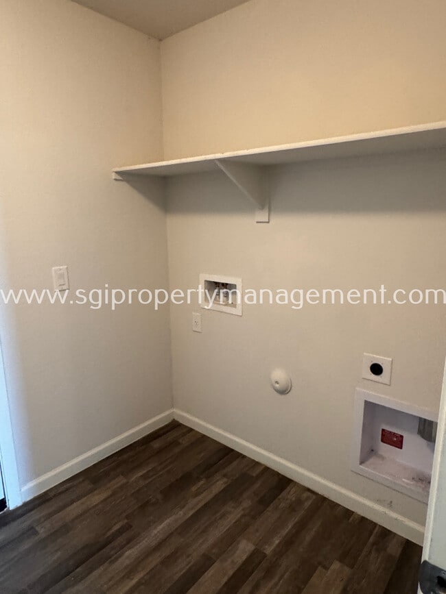 Building Photo - 2373 Oakmont Ln