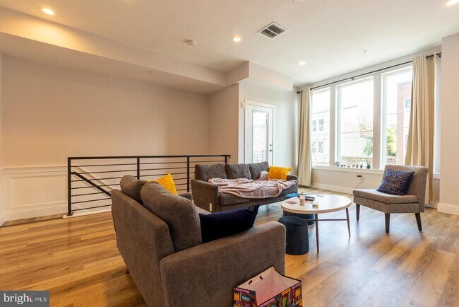 Building Photo - 1850 Frankford Ave