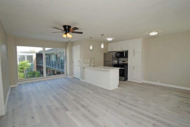 Building Photo - 2515 Yoakum Blvd