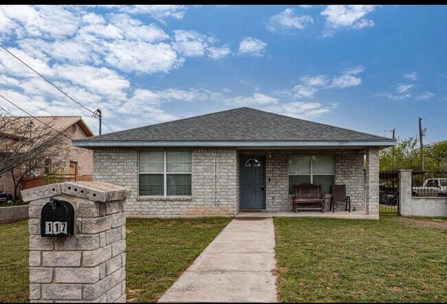 Building Photo - 117 Mercedez Dr