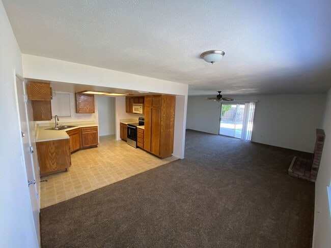 Building Photo - **Back to School Move In Special** 3rd month, 2 weeks free rent!