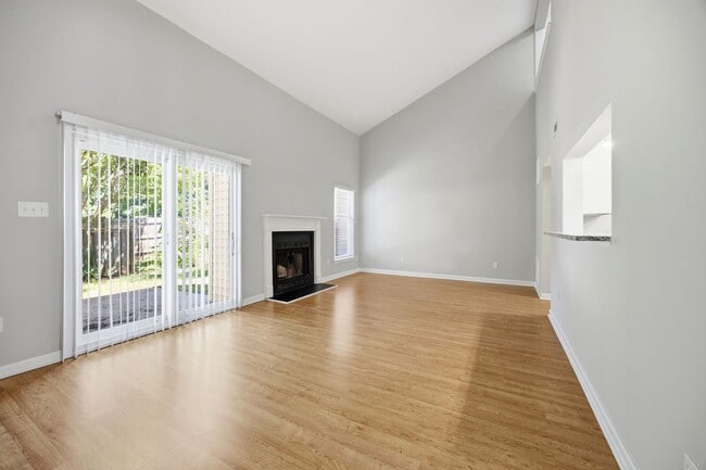 Building Photo - Beautiful Durham 3 Bed Townhome | Minutes from RTP & Southpoint