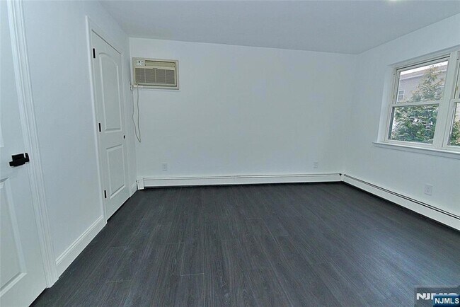 Building Photo - 401 Undercliff Ave