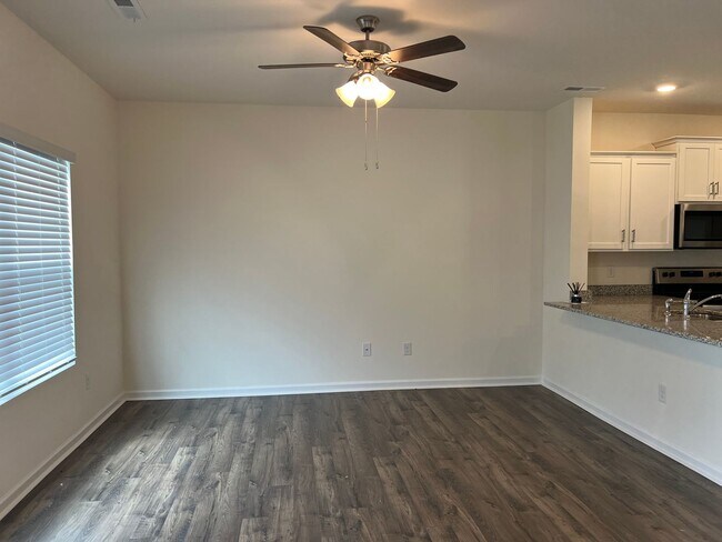 Building Photo - Beautiful Condo located in North Johnson City