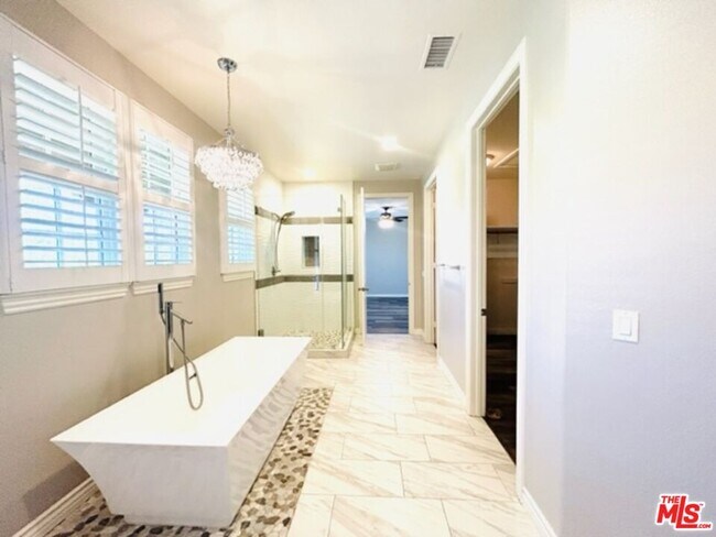 Building Photo - 4701 Luna Ct