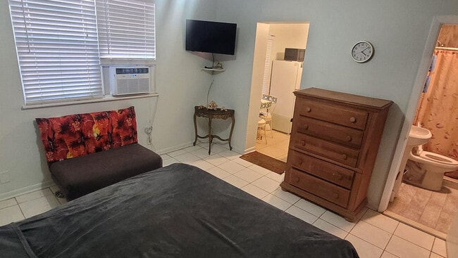 Building Photo - 324 Indiana St