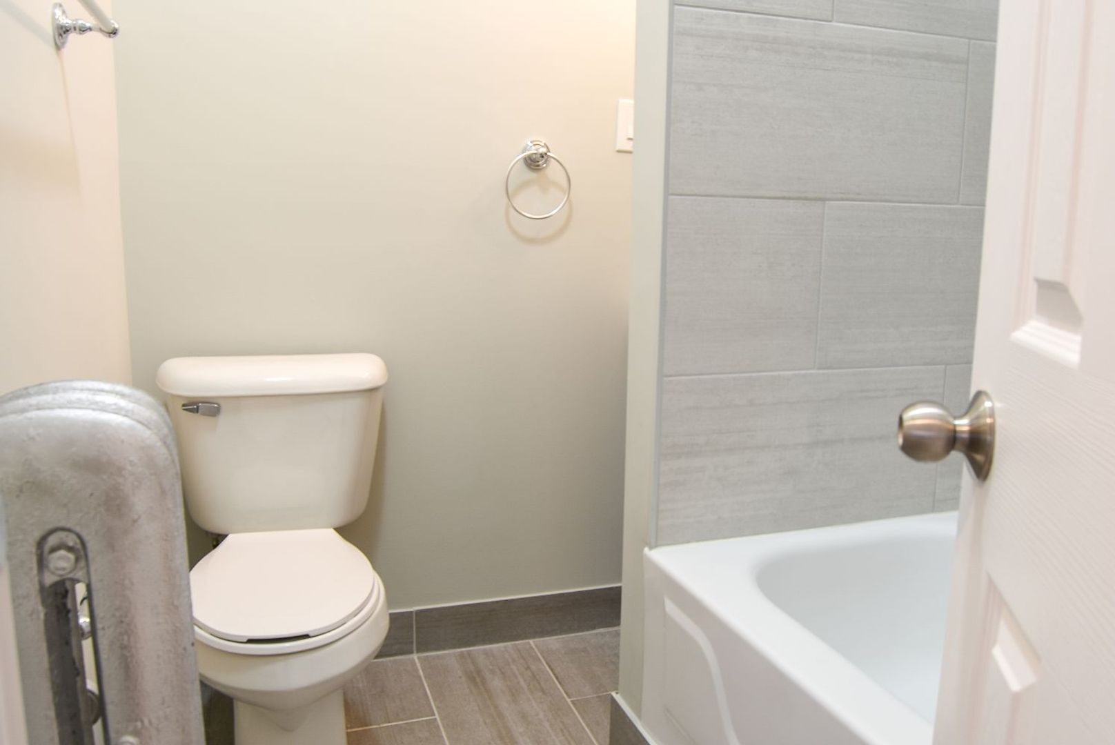 Building Photo - 5043 N Damen Ave