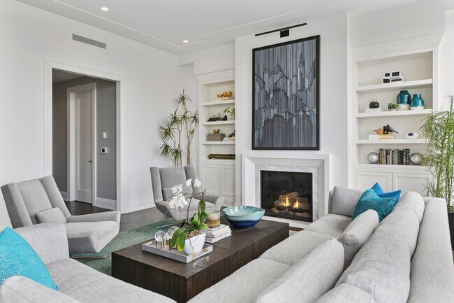 Building Photo - 1111 W River Pkwy