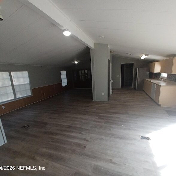 Building Photo - 10262 Roadway Dr