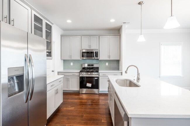 Building Photo - Beautiful 3 Bedroom Home on Corner Lot in ...