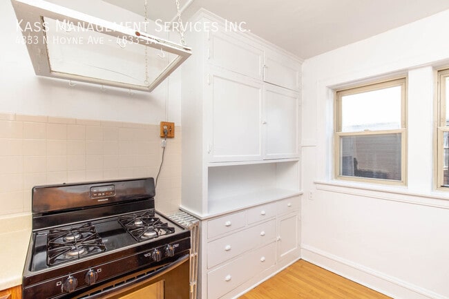 Building Photo - 4833 N Hoyne Ave