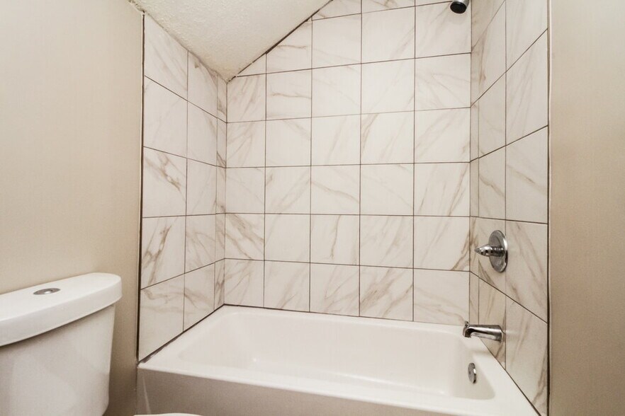 Building Photo - 205 Babe Ruth Cove