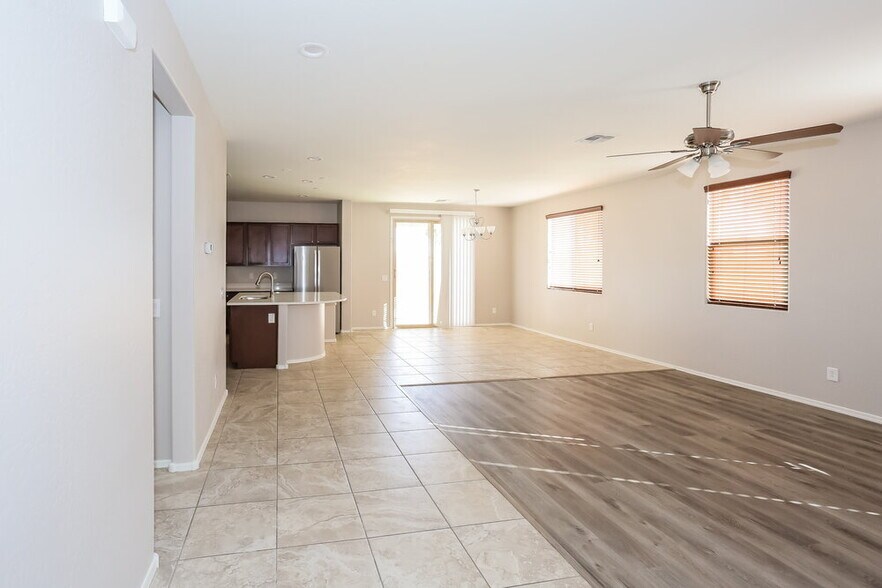 Building Photo - 6405 S 47th Dr