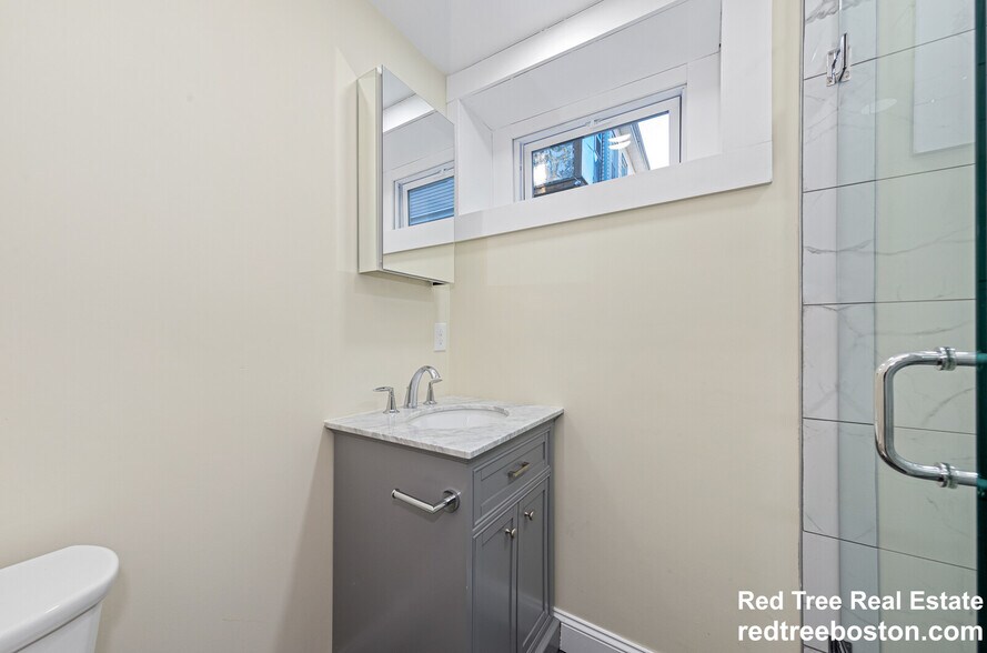 Building Photo - 62 Bradbury Ave