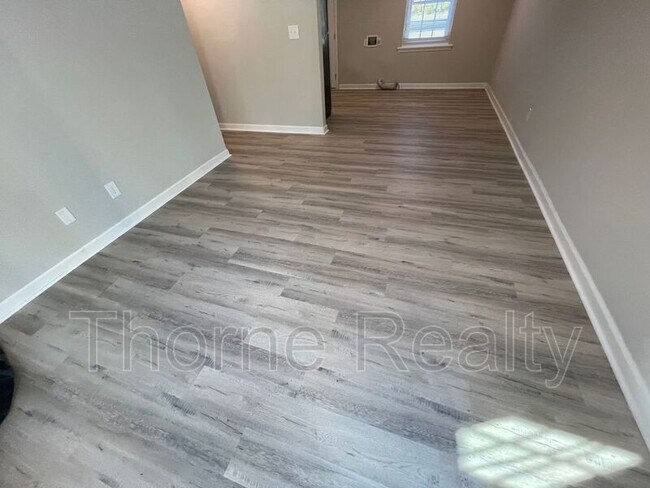 Primary Photo - 1318 Maple St