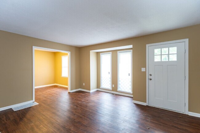Building Photo - Pet-Friendly 3BR with Bonus Room, Deck & G...
